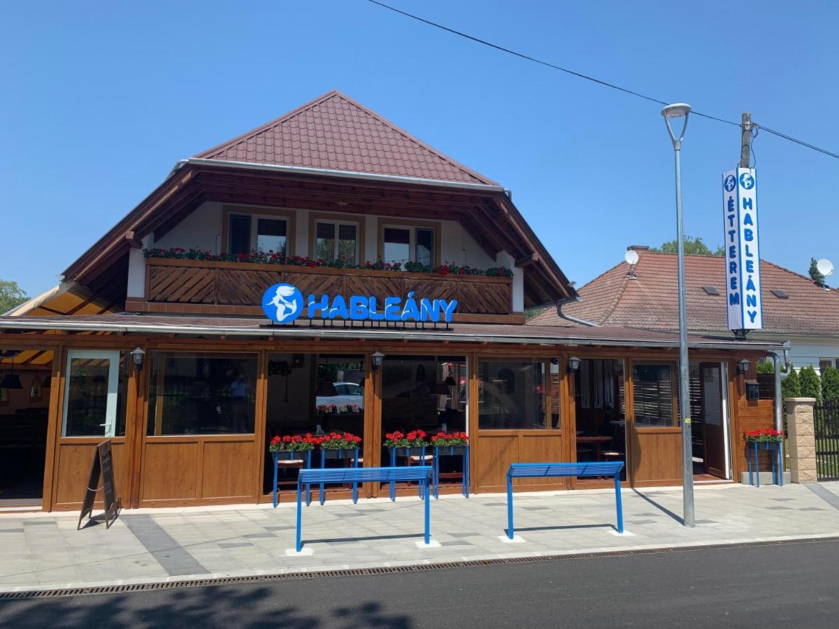 Bed and Breakfast Hableany Etterem, Pizzeria Es Vendeghaz Balatonmáriafürdő Exterior foto